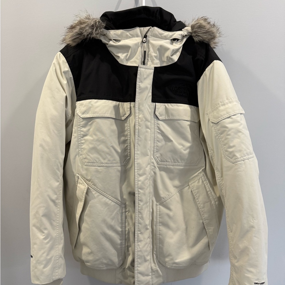 North Face Men's Black/cream jacket with Fur Hood size L like new
